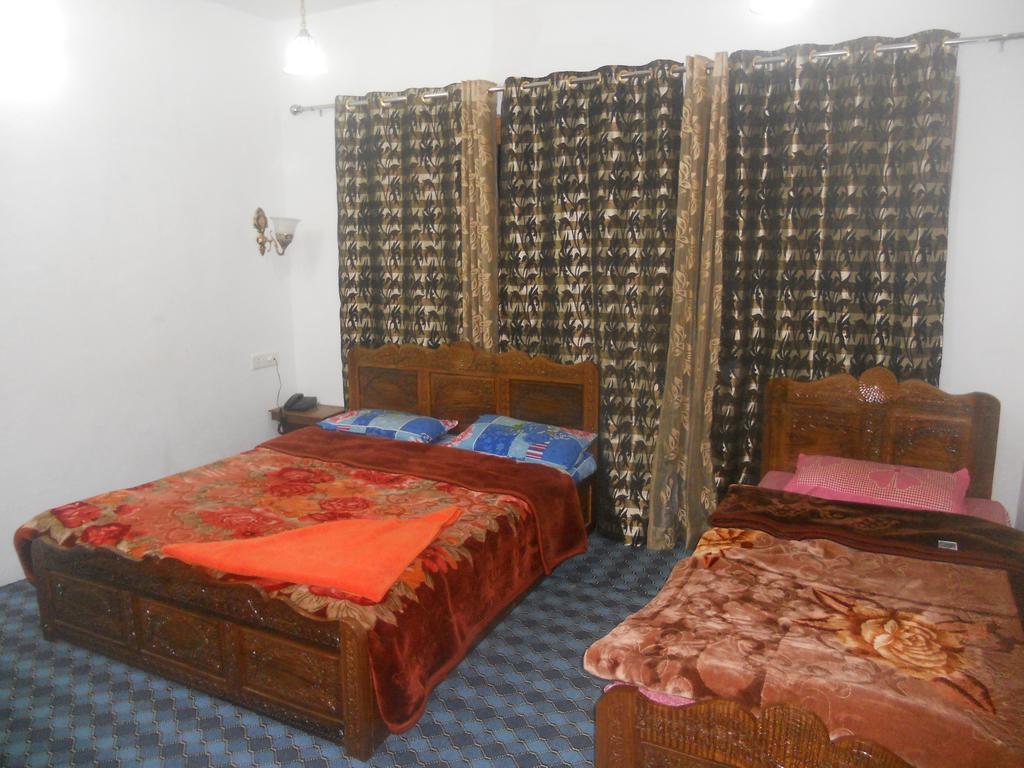 Hotel Royale Jannat Сринагар Экстерьер фото